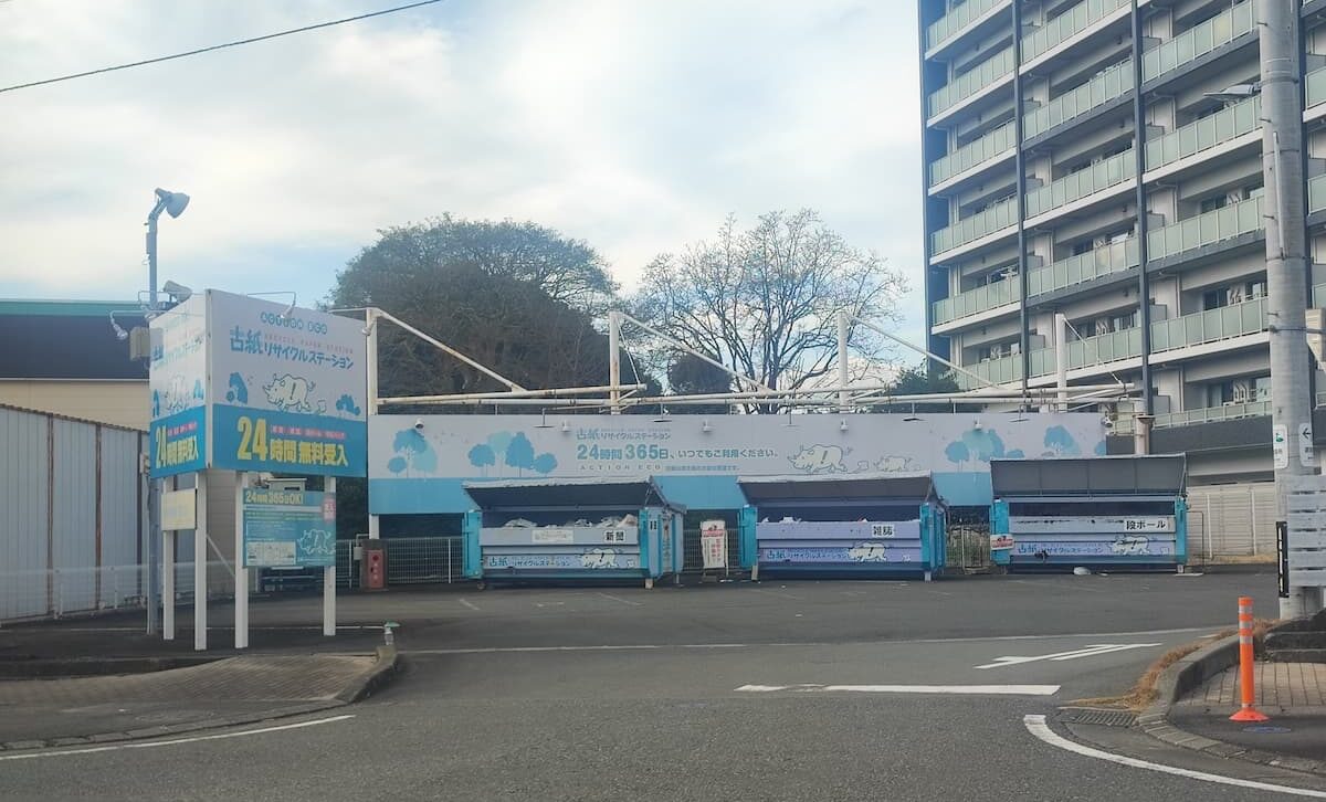 長泉本宿　古紙回収コンテナ