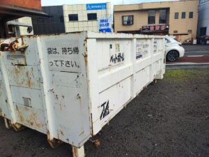 沼津市大岡のペットボトル回収コンテナ